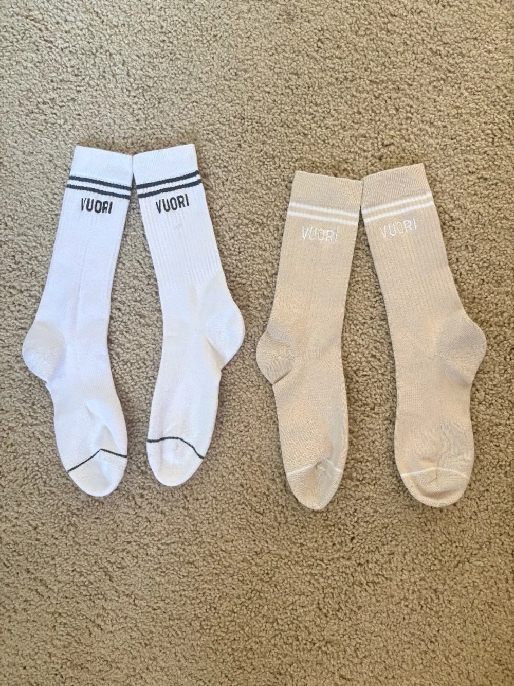 Vuori Crew two pairs Socks Salt Heather/White Size Large NWOT